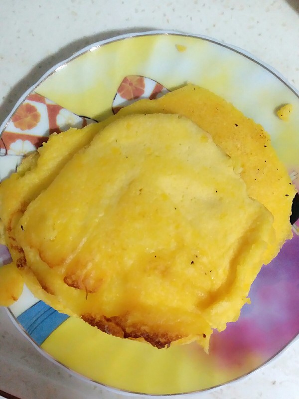 用玉米饼制作焦糖香蕉甜点的步骤